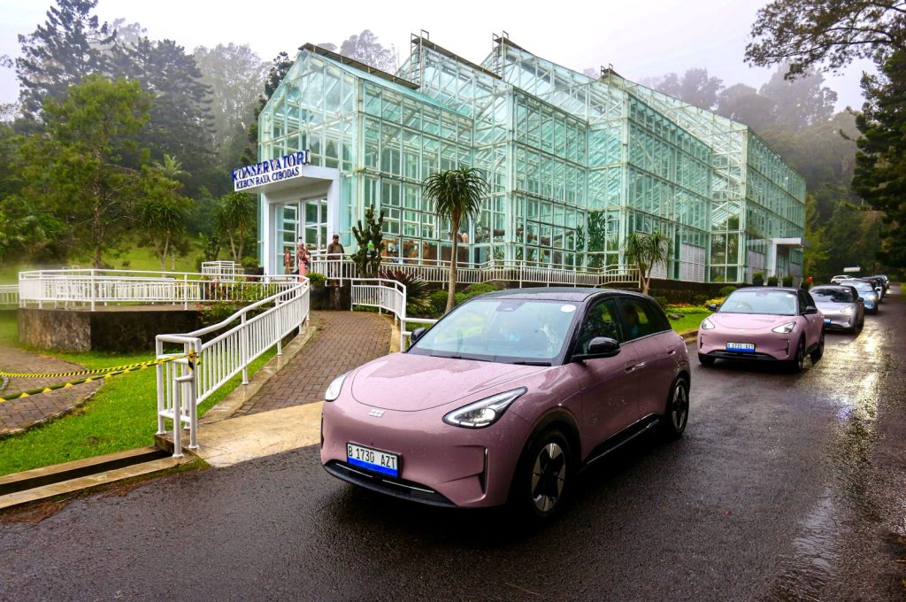 Geely EX2 Diuji di Beragam Medan Jalan Melintasi Rute Jakarta–Cibodas Foto 10 Geely EX2 buktikan responsivitas dan kontrol optimal di berbagai kondisi jalan Indonesia