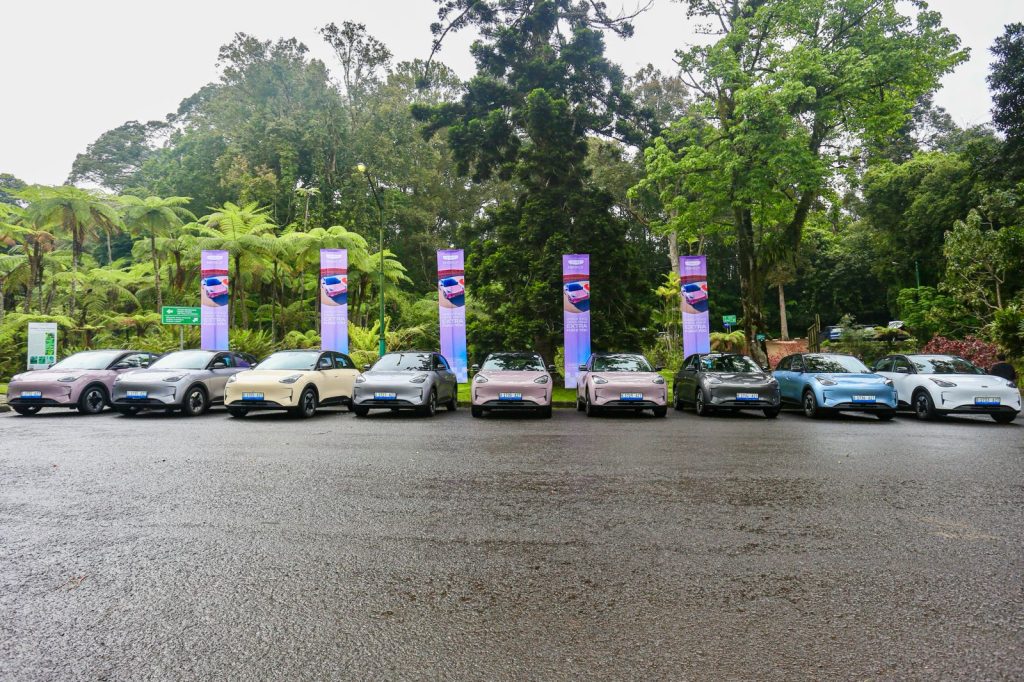 Geely EX2 Diuji di Beragam Medan Jalan Melintasi Rute Jakarta–Cibodas Foto 2 Geely EX2 melintasi rute Jakarta–Cibodas–Jakarta membuktikan kenyamanan dan keandalannya di berbagai kondisi jalan