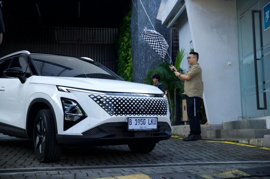 4 Kelebihan Chery C5 CSH Hybrid Dipakai Menjelajah 1.000 KM Foto 3 Chery C5 CSH Hybrid memulai perjalanan Semarang Jakarta sebagai bagian dari pembuktian Super Battery Life dan kenyamanan berkendara tanpa pengisian daya eksternal