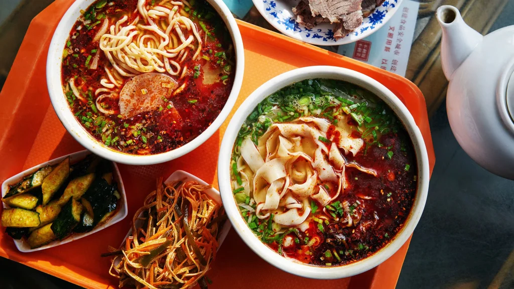 12 Kuliner Glodok Viral 2026 dan Halal, Wajib Masuk Wishlist! Lanzhou Lamian kuliner Glodok - Moladin