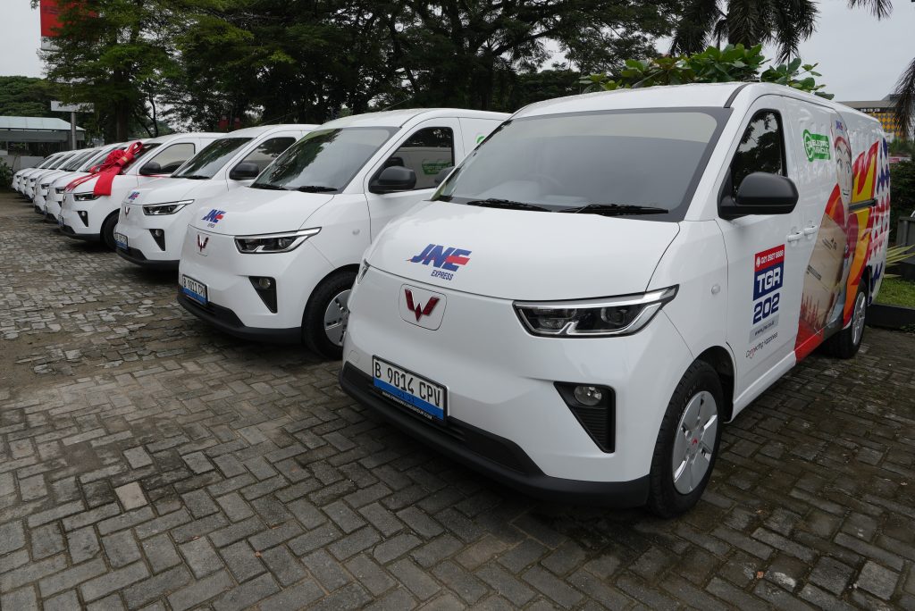 Begini Wujud Mitra EV Kolaborasi Wuling Dengan JNE Tangerang Dukung Logistik ‘Green Expedition’