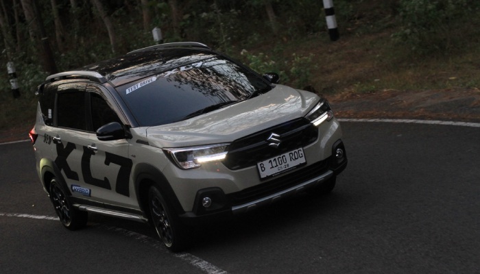 Suzuki XL7 Hybrid