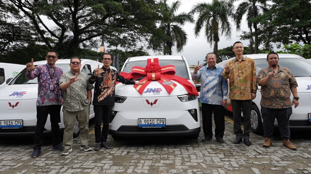 Wuling Berkolaborasi Dengan JNE Tangerang Untuk Perkuat Logistik ‘Green Expedition