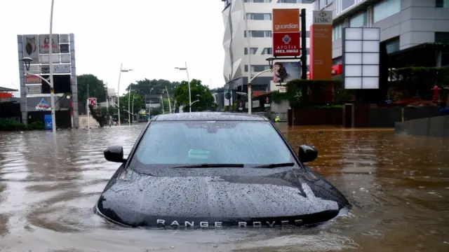 7 Cara Pantau Banjir Jakarta Hari Ini Agar Kendaraan Bebas Mogok! banjir jakarta - Moladin
