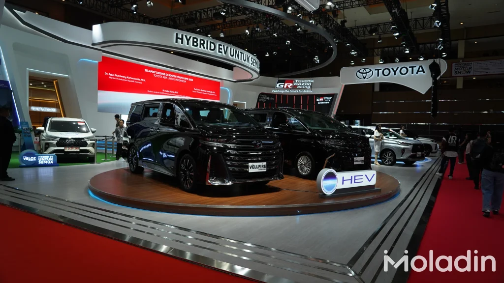 deretan mobil Hybrid Toyota terbaru - Moladin