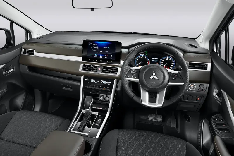 Harga Xpander Ultimate 2026 Varian CVT dan Manual Terbaru! fitur Xpander Ultimate - Moladin