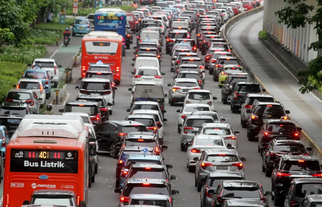 jam macet jakarta - Moladin