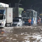 Pengalihan Rute Transjakarta Hari Ini Akibat Banjir Jakarta, Cek Rutenya! - Tuwaga