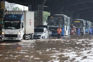 Pengalihan Rute Transjakarta Hari Ini Akibat Banjir Jakarta, Cek Rutenya!