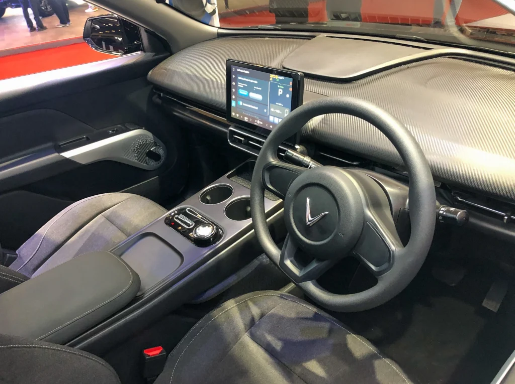 perbedaan VinFast VF MPV 7 dan Limo Green - Moladin