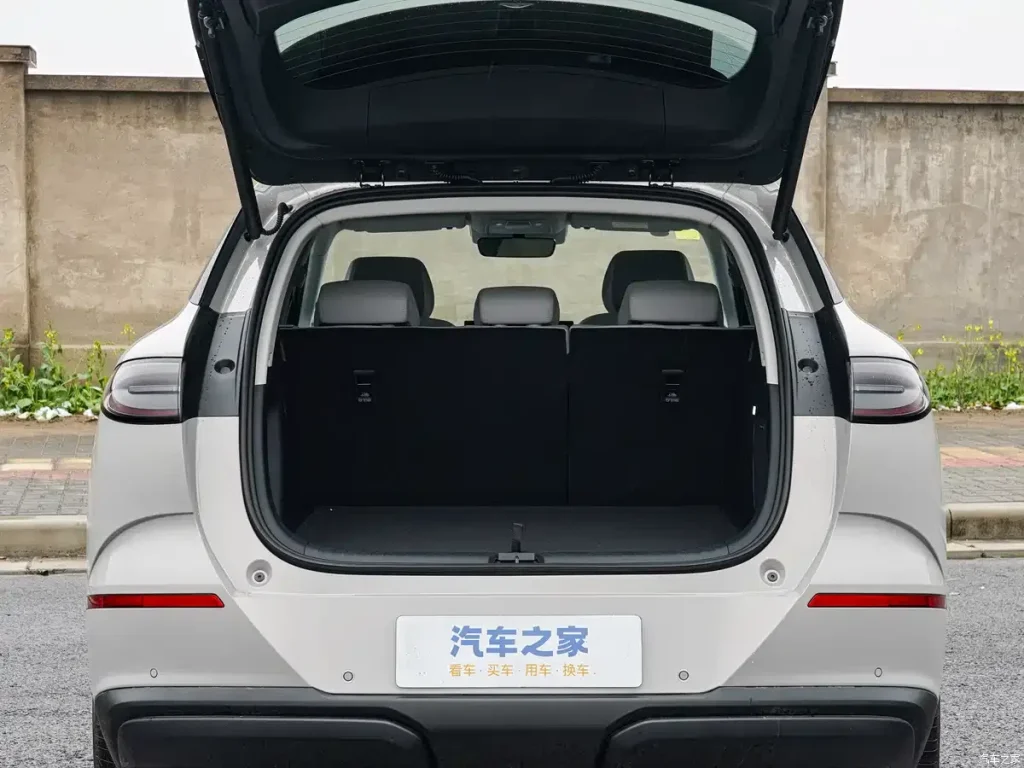 BYD Sealion 06 bagian belakang