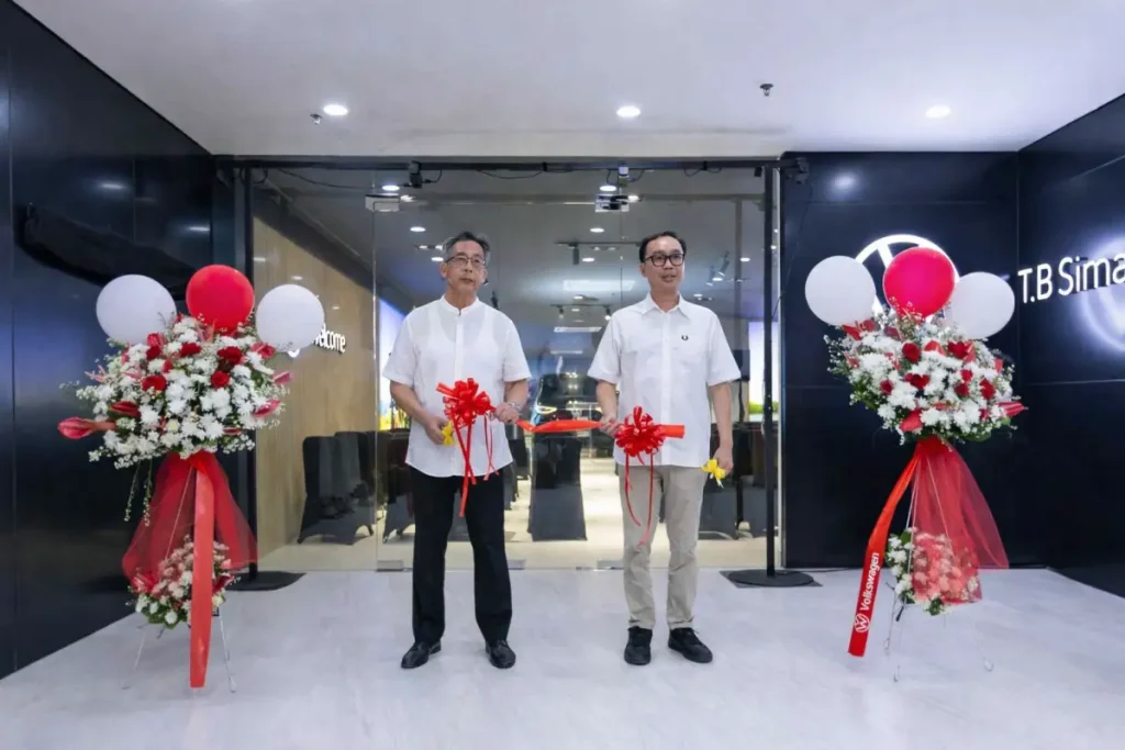 Perwakilan PT Garuda Mataram Motor dan Indomobil Dealership Group di Volkswagen TB Simatupang