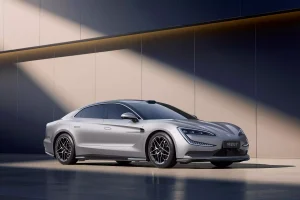 Yangwang U7 Resmi Meluncur, Sedan EV Mewah BYD Tembus 1.006 Km!