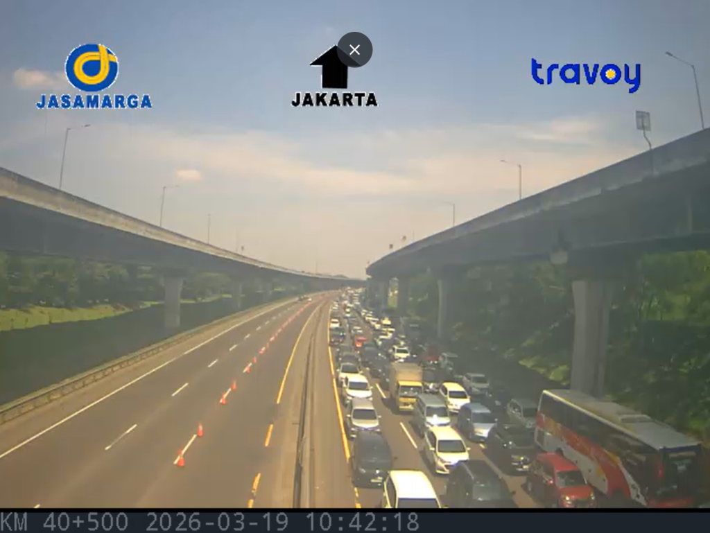 pantauan jalan tol jakarta CIKAMPEK KM 40+500 pada pukul 10.42 wib