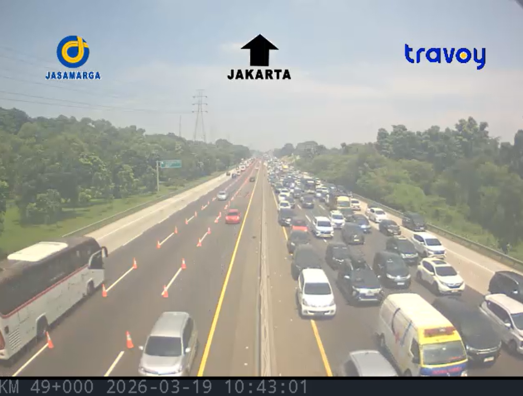 pantauan jalan tol jakarta CIKAMPEK KM 49+000 pada pukul 10.42 wib