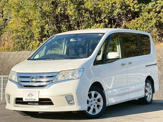 9 Pilihan Mobil Bekas 3 Baris Murah & Nyaman, Cocok untuk Keluarga! mobil bekas 3 baris Nissan Serena - Moladin