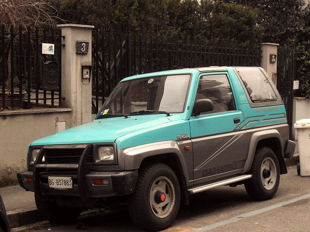 7 Mobil Tua Pajak Murah yang Masih Layak Dibeli di 2026! mobil tua pajak murah - Moladin