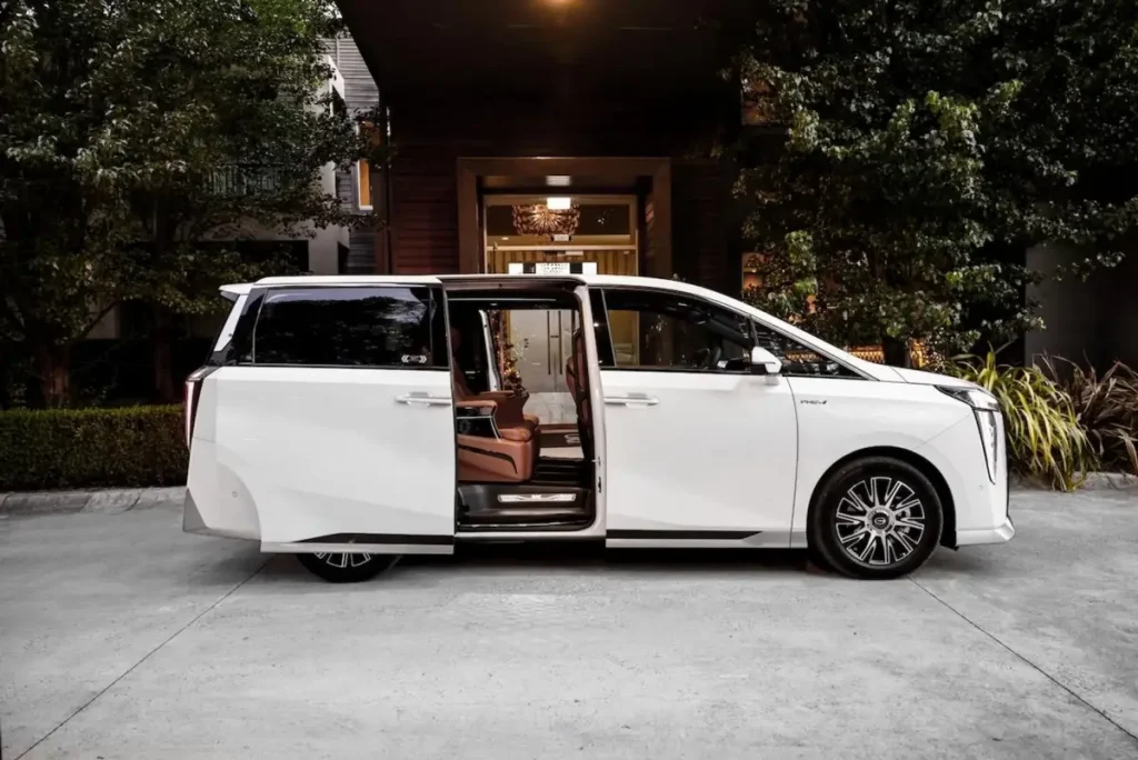 2025 12 2026 gac m8 phev 49