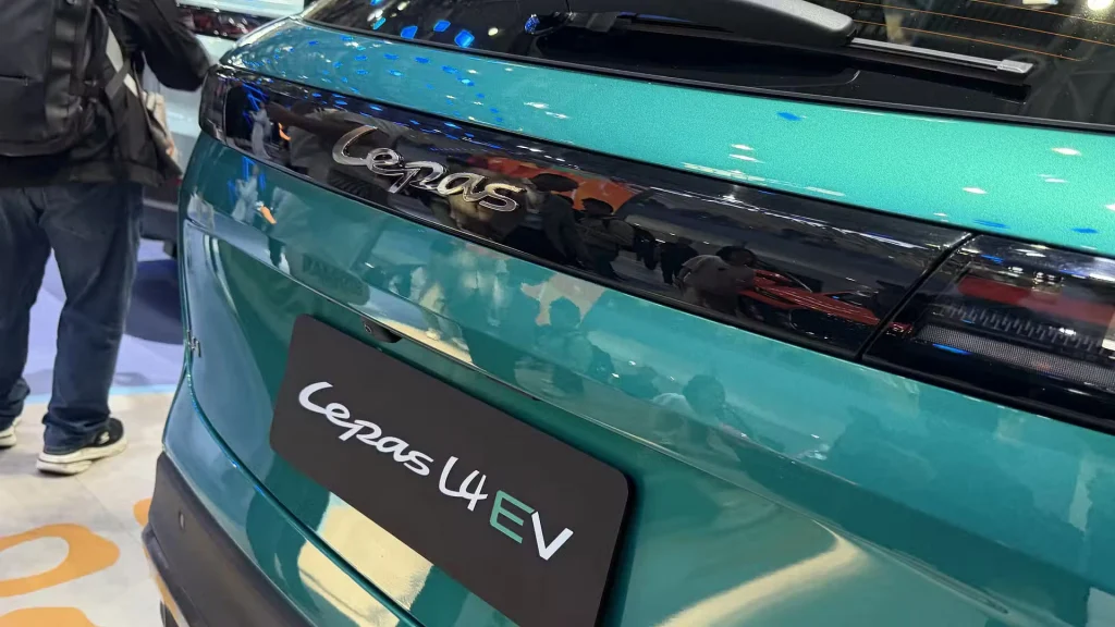 Desain Lepas E4 EV - Moladin