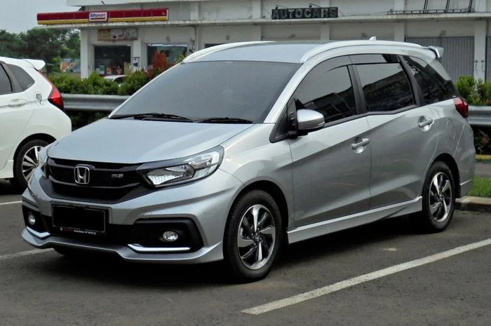 Honda Mobilio mobil keluarga murah untuk pekerja gaji 3 juta - Moladin - Moladin