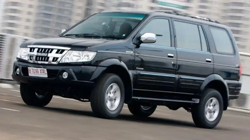 Isuzu Panther mobil bekas 3 baris di bawah 100 juta - Moladin