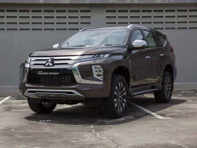 Pajero Sport SUV 7-seater bekas murah - Moladin
