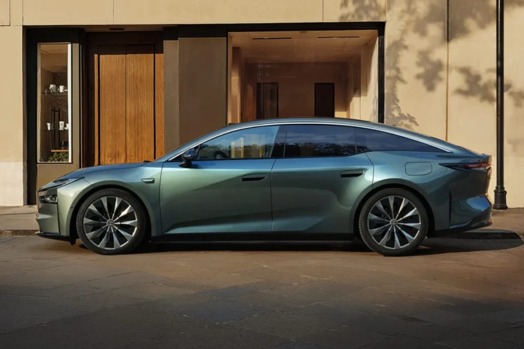 Toyota bZ7, Sedan Listrik Futuristik yang Bisa Tembus Jarak 710 Km! dimensi toyota bZ7 - Moladin