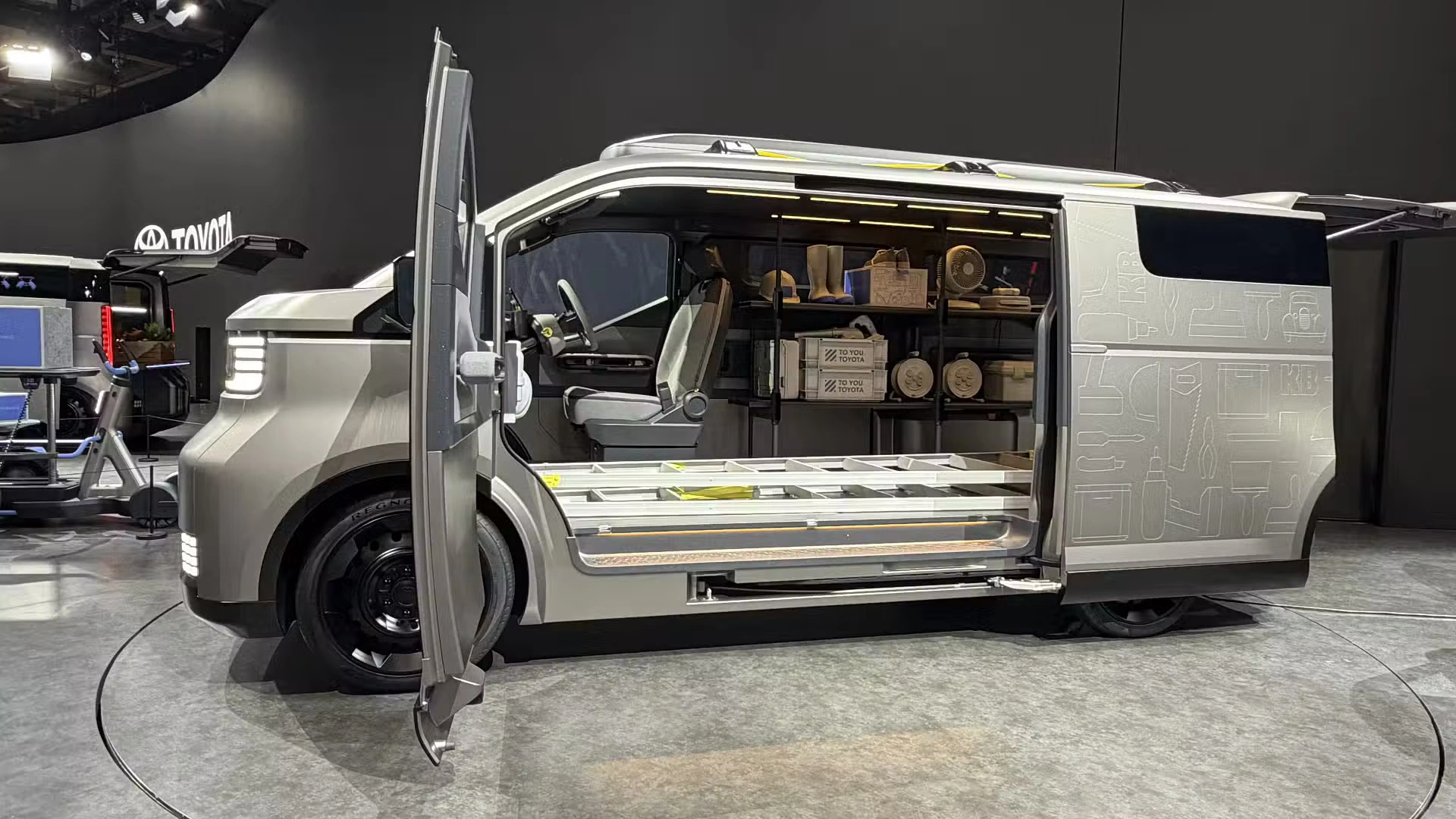 toyota hiace - Moladin