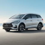 BYD M6 DM Resmi Diperkenalkan, Bisa Jalan Pakai Listrik dan Bensin! - Tuwaga