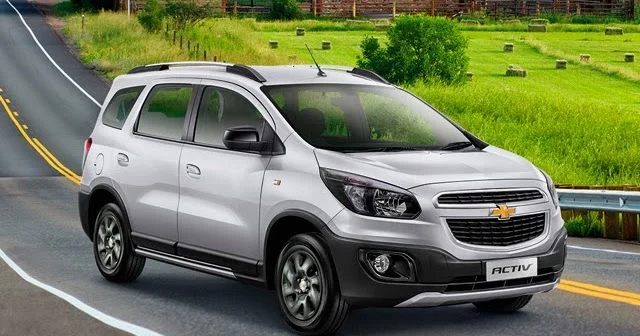 Chevrolet Spin Activ 2014 mobil LCGC bekas ground clearance tinggi - Moladin