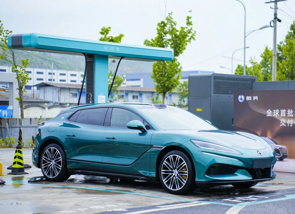 Denza D9 MPV dan Z9 GT flash charging - Moladin