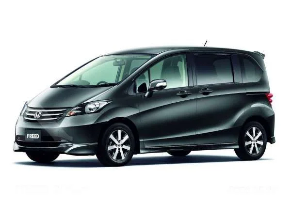Honda Freed mobil bekas murah dengan captain seat - Moladin