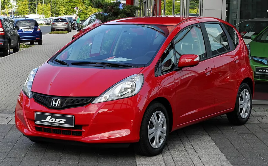 Honda Jazz GE8 mobil bekas untuk anak kuliah - Moladin