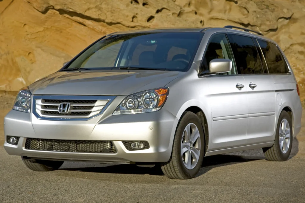 Honda Odyssey mobil bekas 3 baris 50 jutaan - Moladin