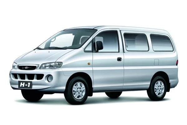 Hyundai H-1 mobil bekas murah dengan captain seat - Moladin