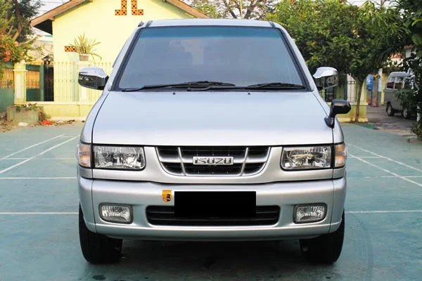 Isuzu Panther Kapsul 2001 mobil bekas muat 9 orang mulai 50 jutaan - Moladin