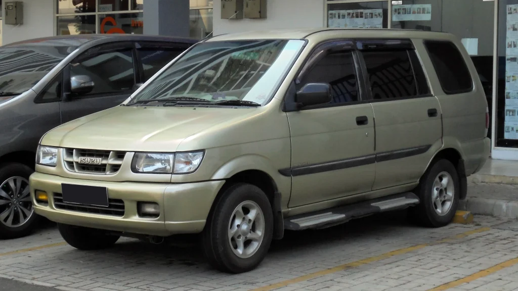 MPV 7 Penumpang Bermesin Badak Budget Rp50 Jutaan, Ini 7 Pilihannya! Isuzu Panther LM Smart 2001 MPV 7 penumpang bermesin badak - Moladin