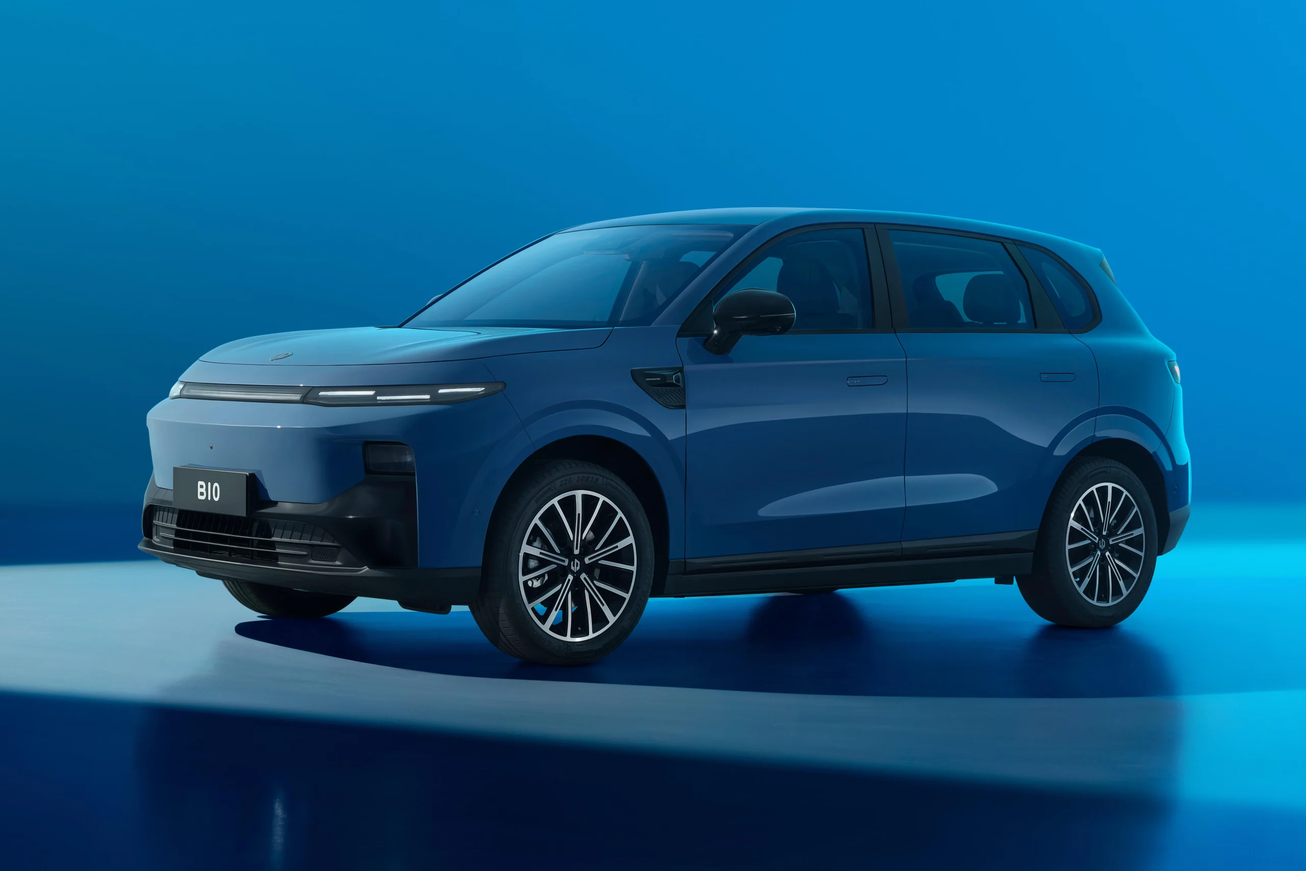 Leapmotor B10 Siap Debut di GIIAS 2026, Punya Fitur ADAS dan Tenaga 215 Tk!