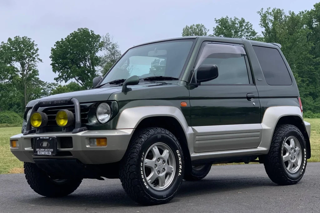 Mitsubishi Pajero Junior 4WD mobil kecil 4WD - Moladin