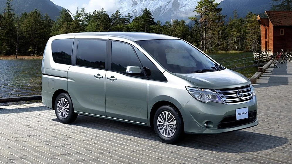 7 Mobil Bekas yang Atapnya Bisa Dibuka, Mulai Rp50 Jutaan Sudah Dapat Sunroof! Nissan Serena C26 mobil yang atapnya bisa dibuka - Moladin