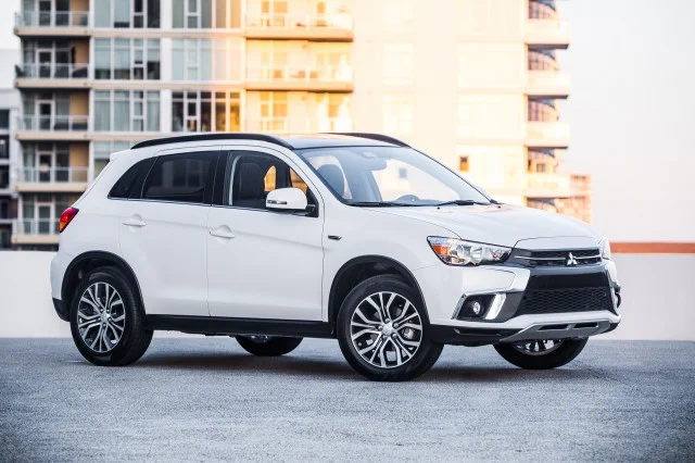 7 SUV Bekas Mewah Harga Murah, Modal Rp100 Jutaan Dapat Mobil Premium! Outlander Sport SUV bekas mewah harga murah - Moladin