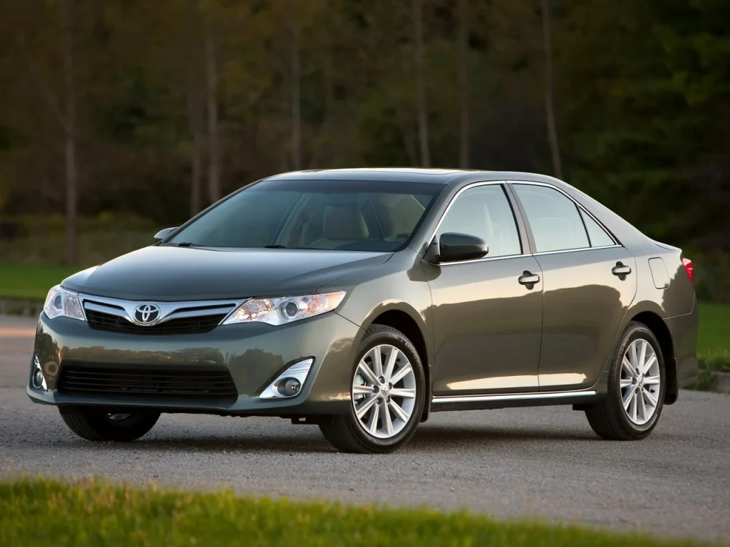 8 Mobil Bekas Kelas Menengah Harga Rp100 Jutaan, Nyaman Buat Harian! Toyota Camry XV50 2011 mobil bekas kelas menengah - Moladin