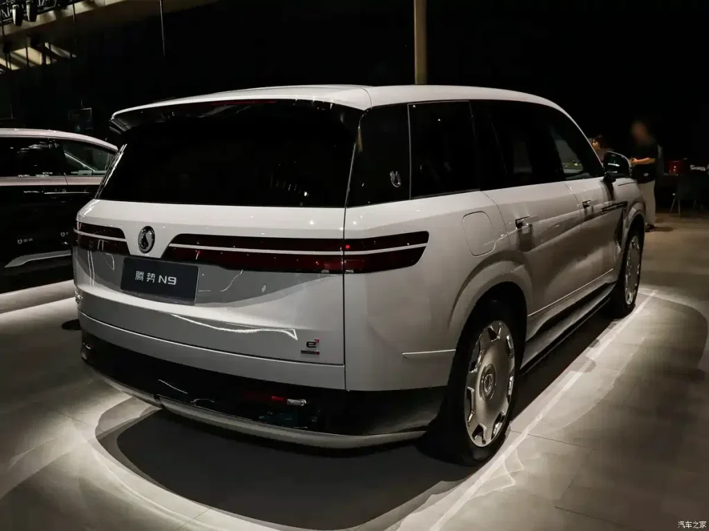 Denza N9 PHEV Versi Flash Charging Meluncur 18 Mei 2026, Mode Listriknya Tembus 420 Km! byd denza n9 belakang