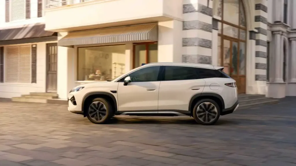 Spesifikasi BYD Song Ultra DM-i, PHEV Baru BYD dengan Konsumsi BBM 3,3 L/100 Km byd song ultra samping 2