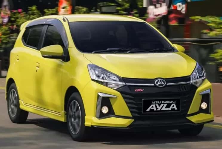 13 Mobil Pertama untuk Pasutri Baru yang Irit BBM, Mulai Rp50 Jutaan! daihatsu ayla mobil pertama untuk pasutri baru - Moladin