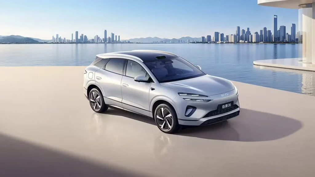 BYD Sealion 06 DM-i 2026 Resmi Meluncur, Jarak Tempuh Nyaris 2.000 Km! desain BYD Sealion 06 DM-i 2026 - Moladin