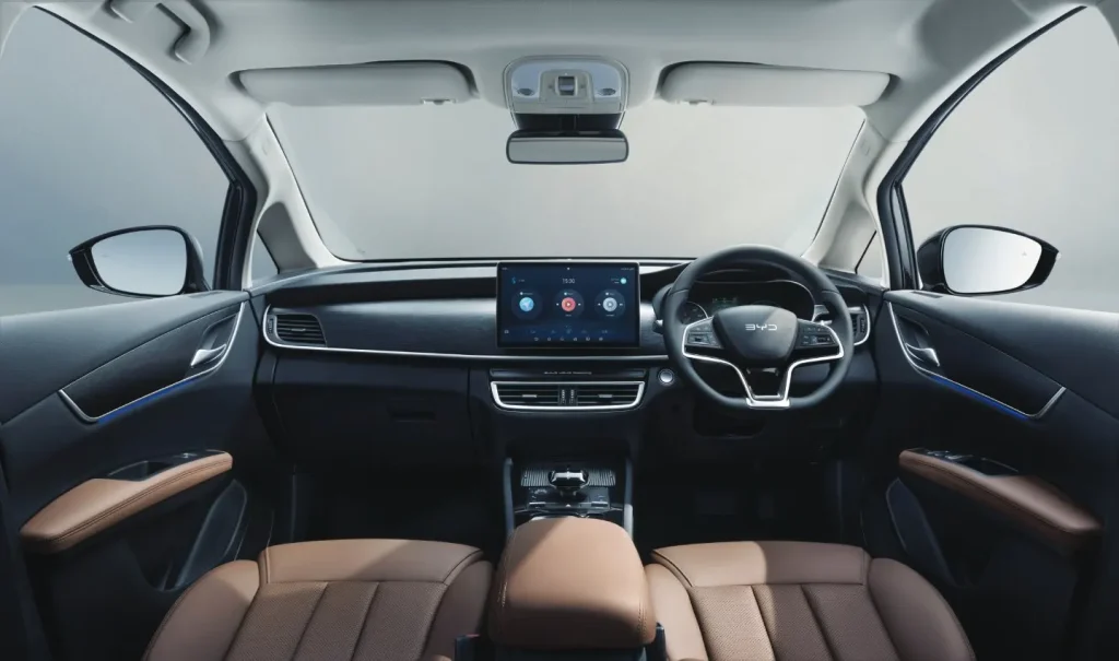 Spesifikasi BYD M6 DM Classic, MPV Hybrid 7 Penumpang dengan PHEV 40 Km fitur byd m6 dm classic - Moladin