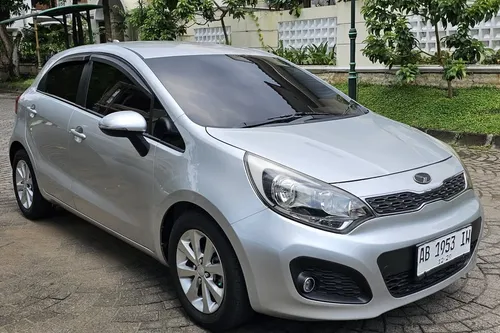 8 Mobil Kecil Bekas untuk Lansia, Irit BBM dan Nyaman Dipakai Harian honda cr-v mobil kecil bekas untuk lansia - Moladin
