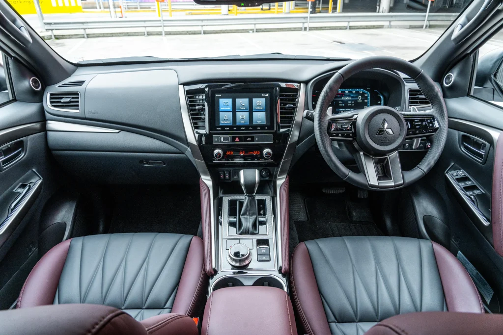 Harga Mobil Bekas Pajero Sport 2025 Mulai Turun, Segini Kisaran dan Kondisinya interior pajero sport 2025 - Moladin