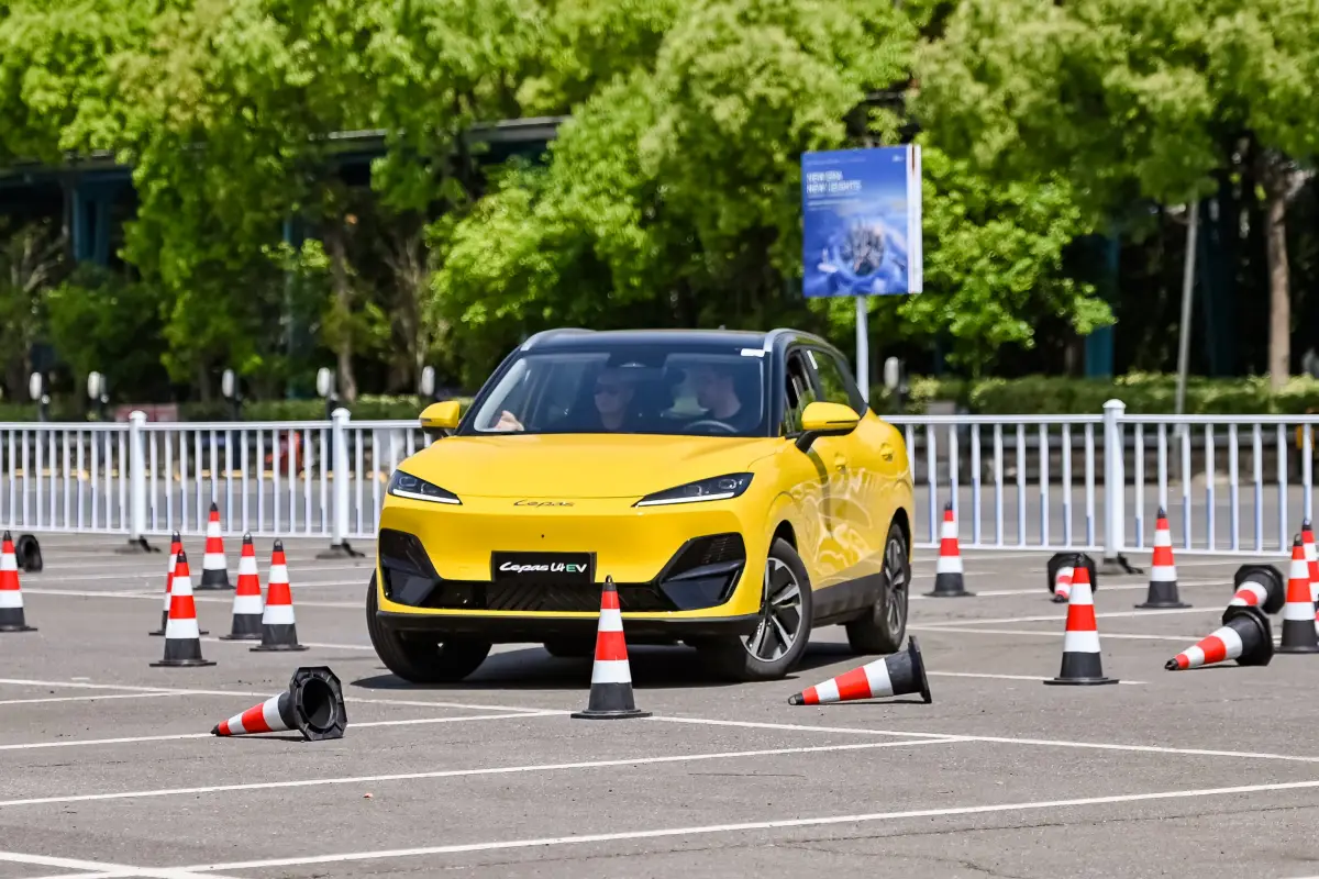 Lepas E4 EV Siap Meluncur di Indonesia, Jarak Tempuh Tembus 500 Km!